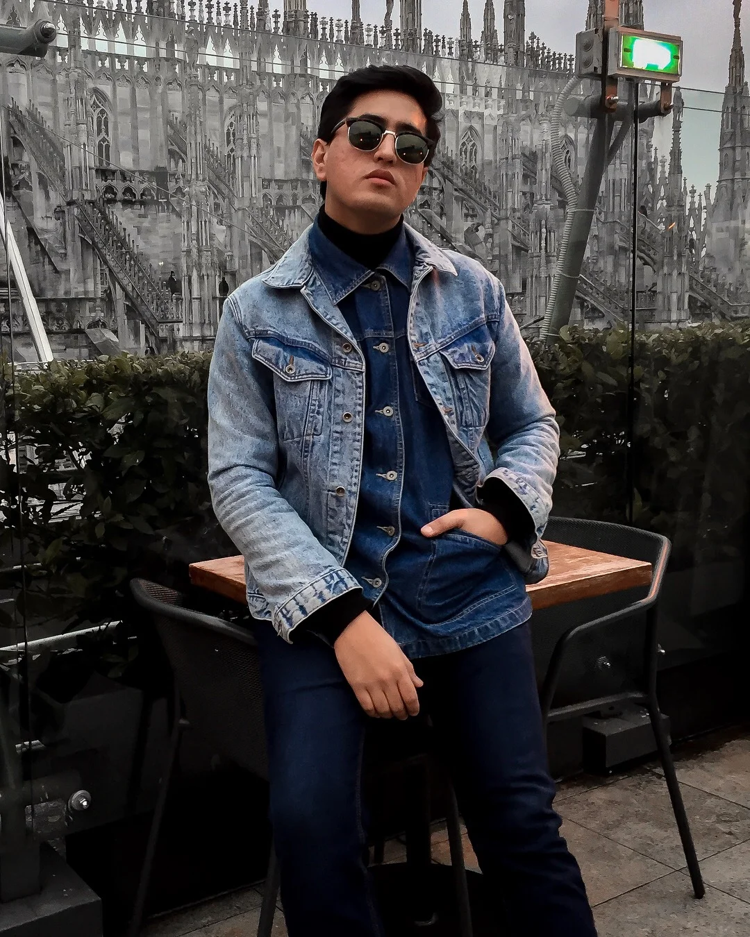Cuello de Tortuga Pull&Bear, Chaqueta 1 Distefano , Chqaqueta 2 Levis , Jean Diesel , Gafas de Sol Zara .