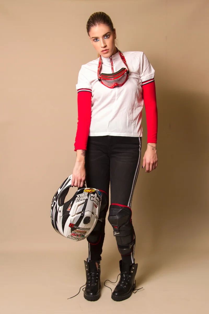 Camisa Mangalarga, Camiseta, Jean & Botas Stradivarius, Casco Fox, Goggles Oakley
