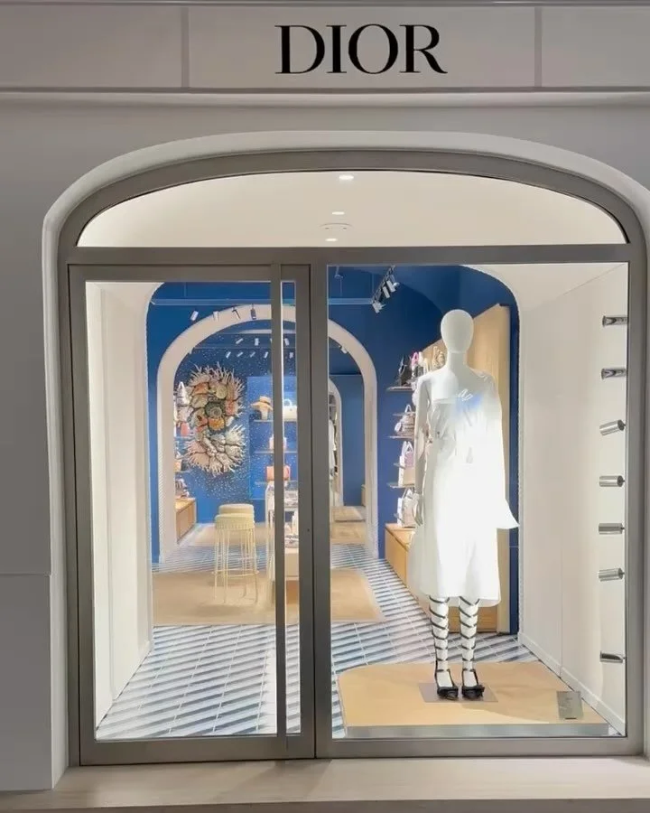 flashback to installing my work on the island of CAPRI last spring 🍋🦎🌶️