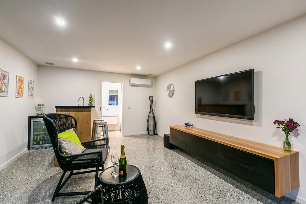 014_Open2view_ID340915-4_New_St_Torquay.jpg