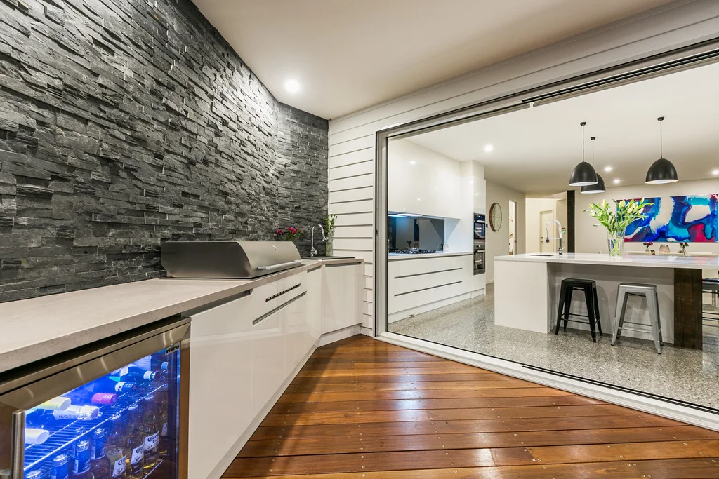 020_Open2view_ID340915-4_New_St_Torquay.jpg