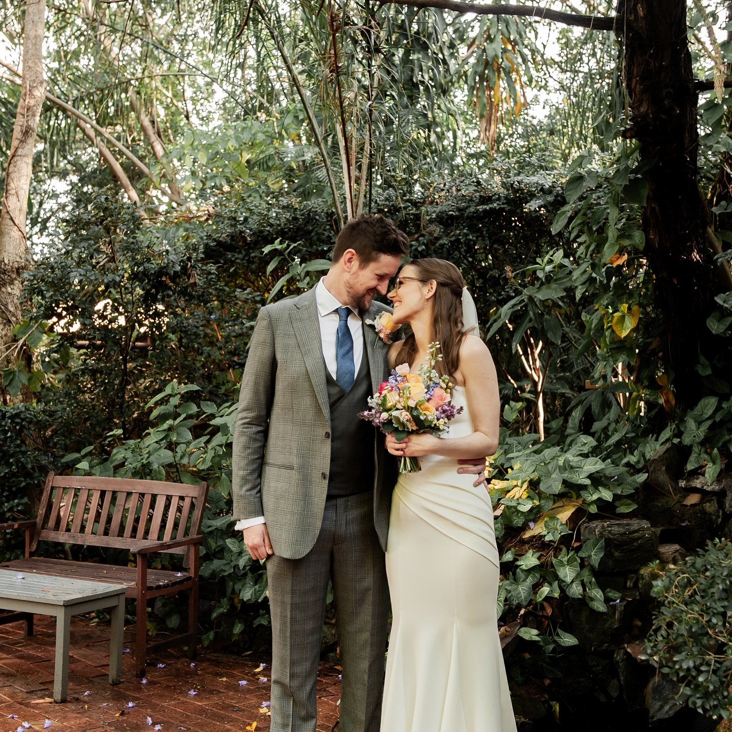 Amidst the gentle rain, love blossomed at Ember and James&rsquo; beautiful wedding at Boulevard Gardens. Every drop added a touch of magic to their special day, reminding us that love shines brightest in any weather.

Photography: @sugarblushphoto
Ve