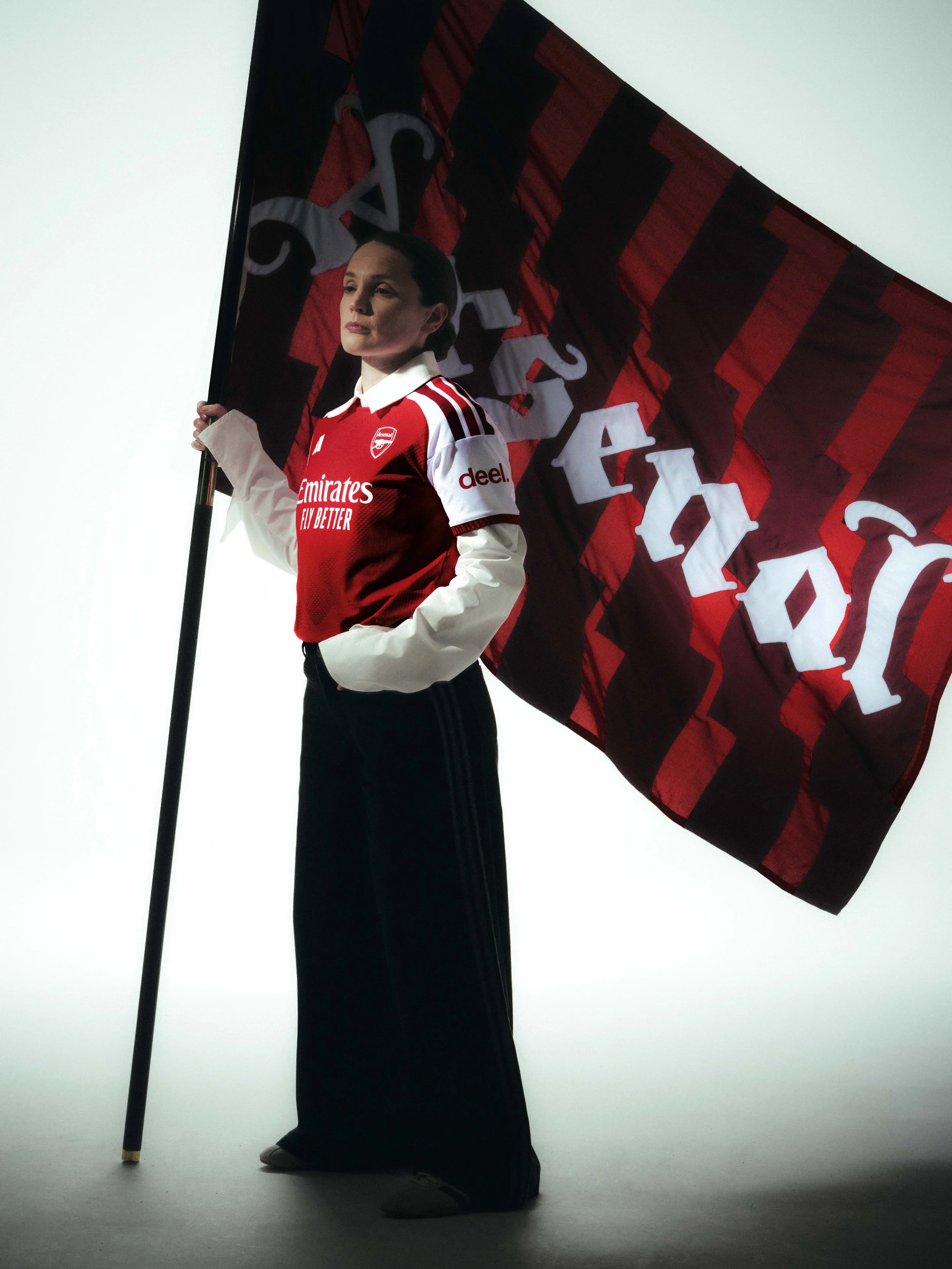 H24789_FW26_ARSENAL_HOME_PLAYER_KB9937_LITTLE_02_RGB_3X4.jpg