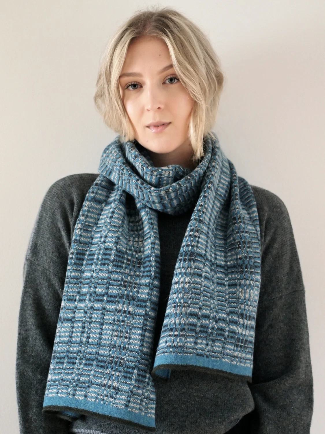 pixel scarf barracuda 1.jpg