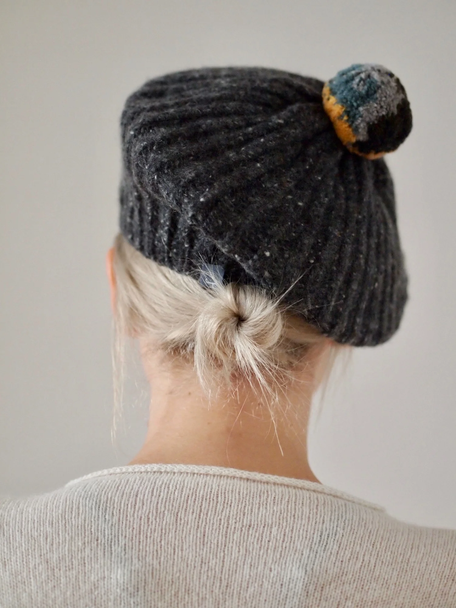 irish donegal beret unshin grey and and harvest gold 4.jpg