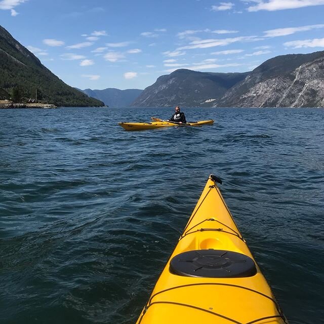 There&rsquo;s nothing wrong with the weather these days🌞😅😎 Kan ikkje klaga p&aring; v&ecirc;ret nett no 🌞😅😎 #grunnkurshav #padling #padlekurs #sognefjorden #&aring;rdal #visitardal #visitsognefjord #visitvaldres #utno #turjenter #kayaking #kaya