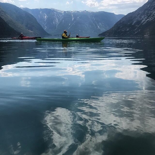 Fjordlife is a good life 🤩💦🤗 #grunnkurshav #padlekurs #padlinginorge #ferieinorge #norgesferie #kayaking #sognefjorden #&aring;rdal #visitardal #visitsognefjord