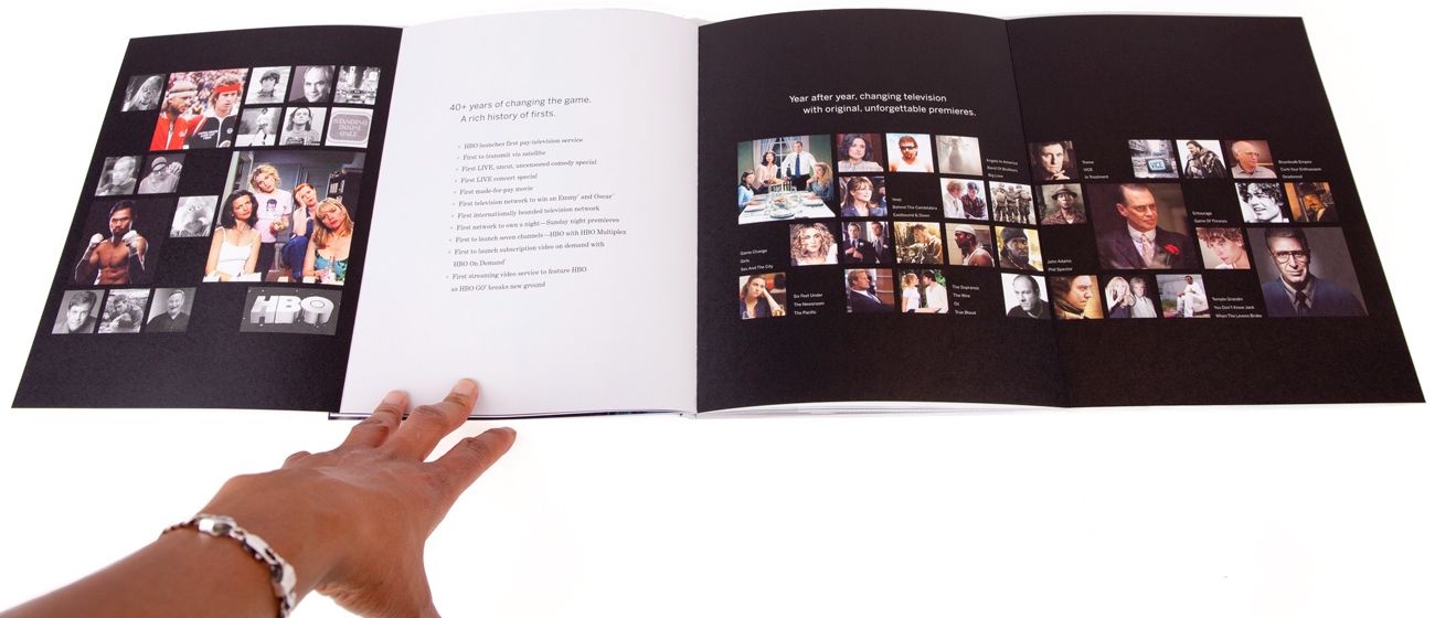 Fold out / gatefold spread.