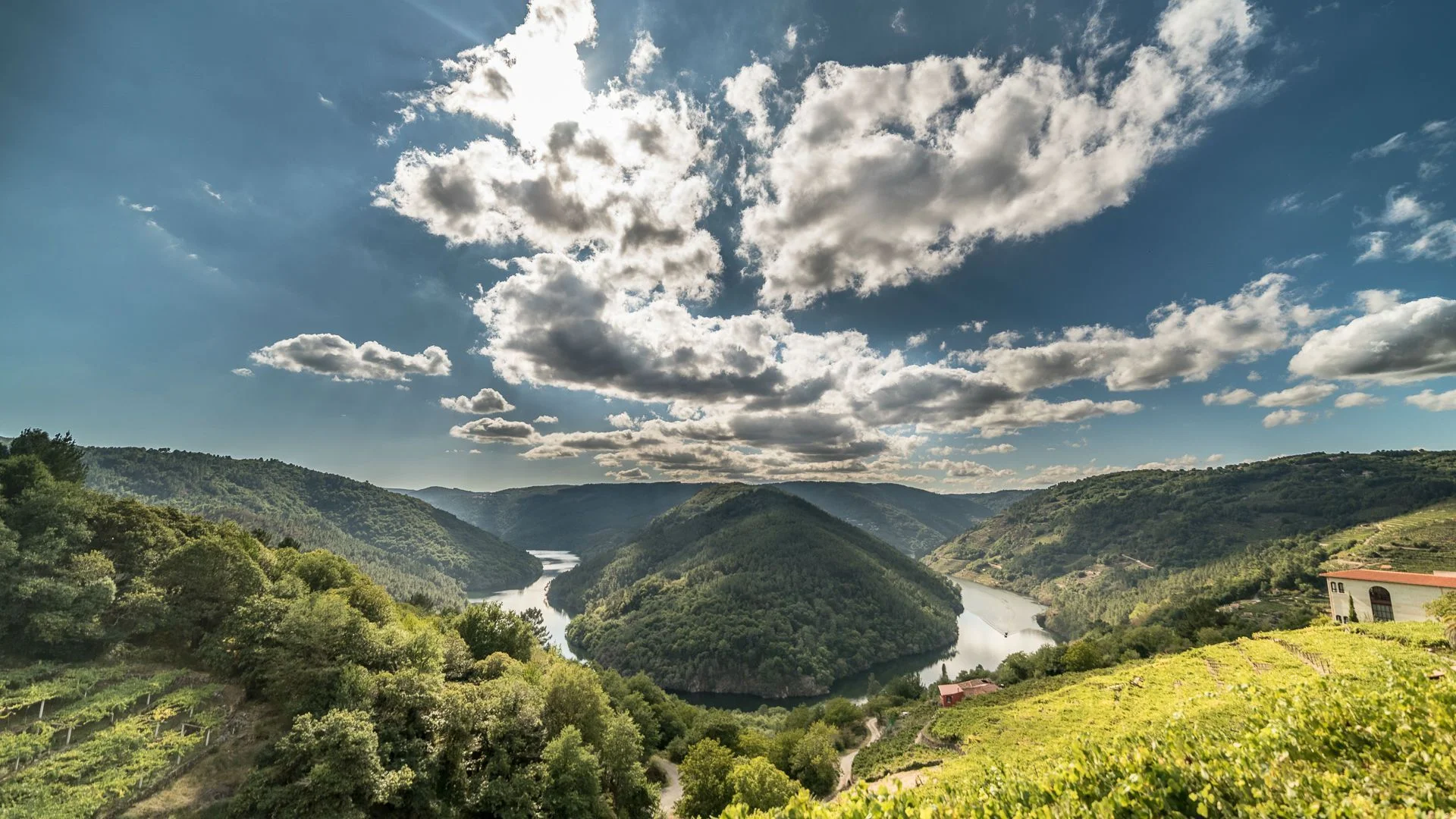 A bend in the Rio Sil in Ribeira Sacra