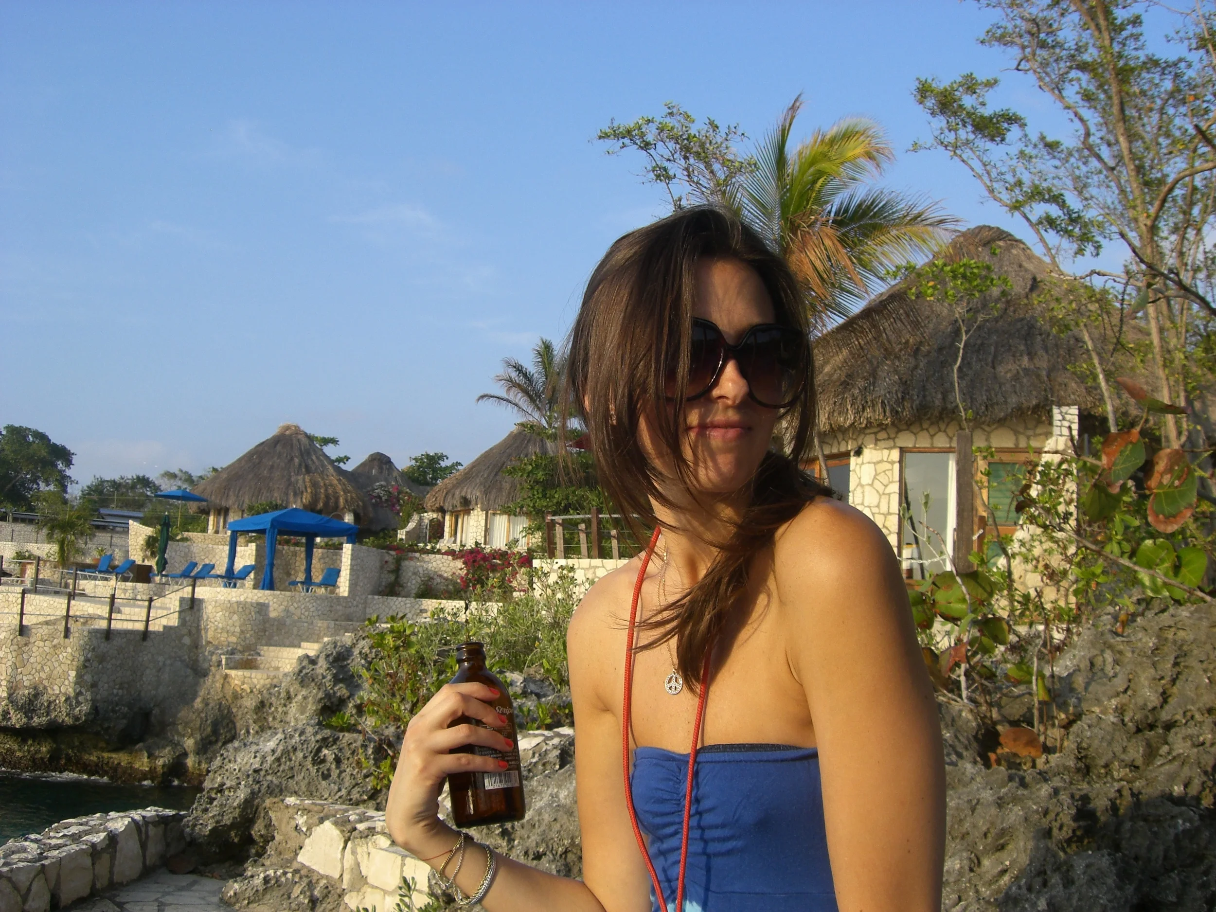 The Rock House Hotel = Paradise