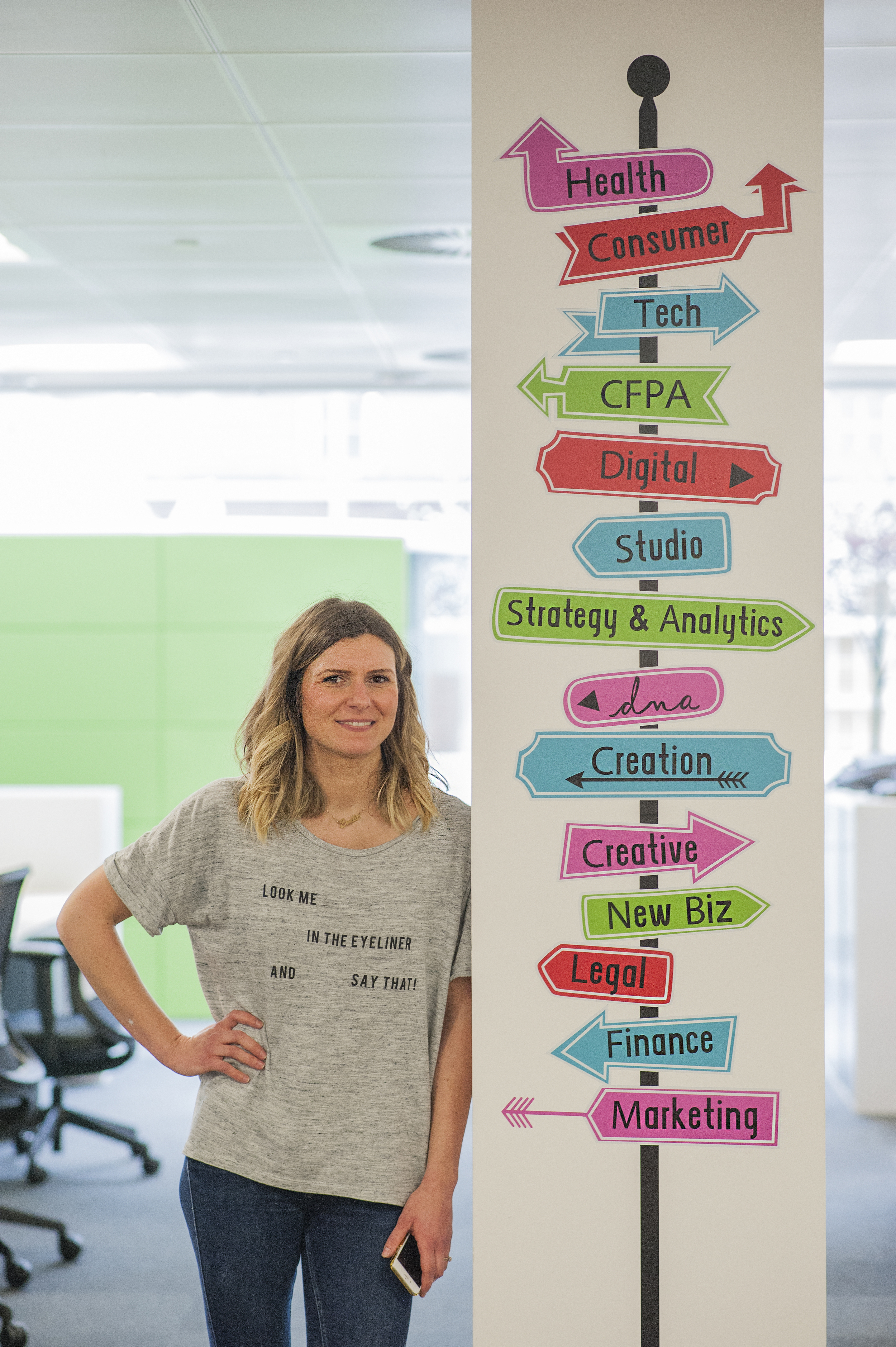 LOOK AT ME IN THE EYELINER AND SAY WHAT? YOURS TRULY STANDING AWKWARDLY NEXT TO ONE OF THE CUSTOM MADE SIGNPOSTING DECALS I COMMISSIONED (PHOTO CREDIT: ELIZABETH ARGYLL )