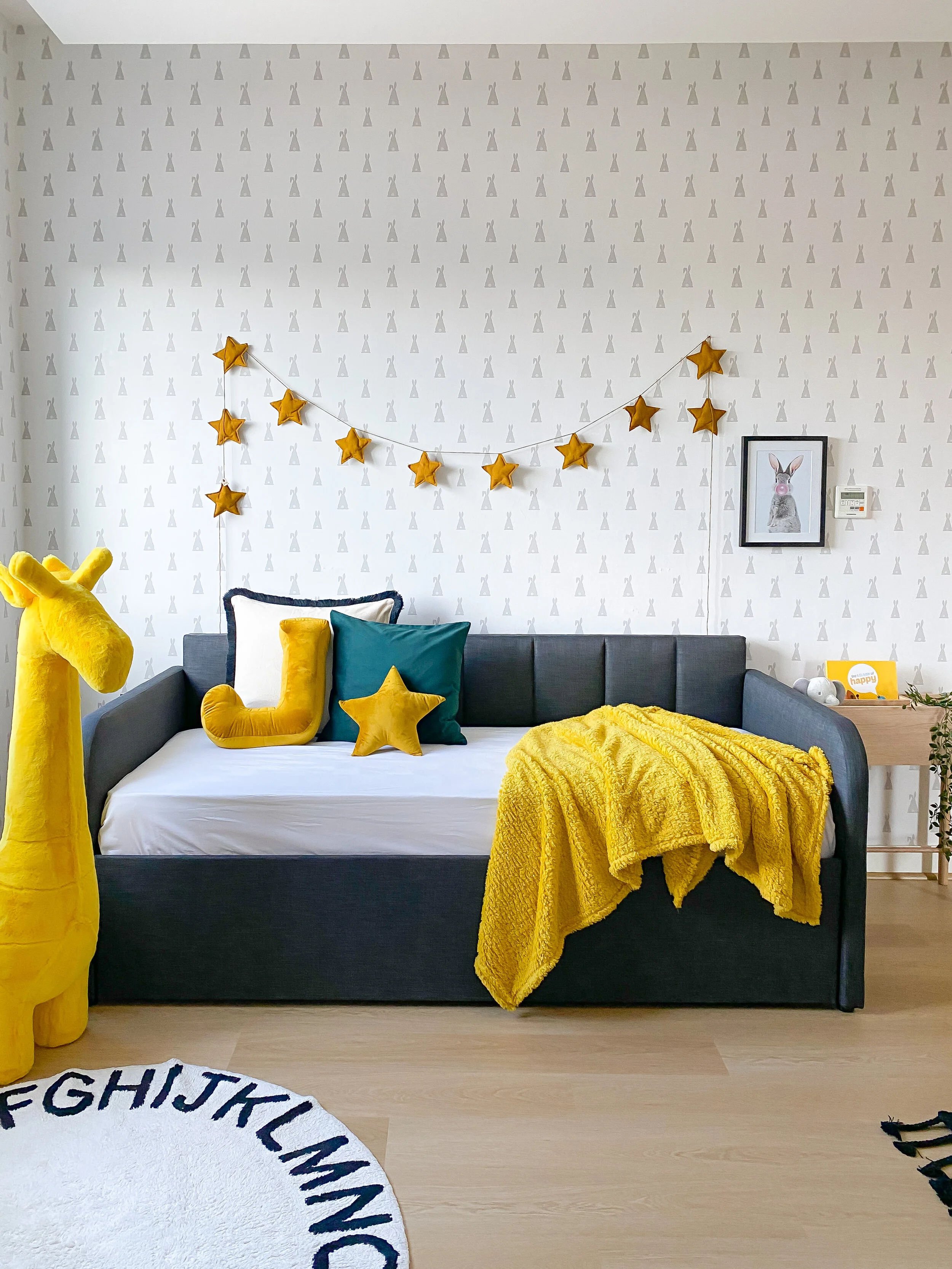 POPS OF MUSTARD YELLOW