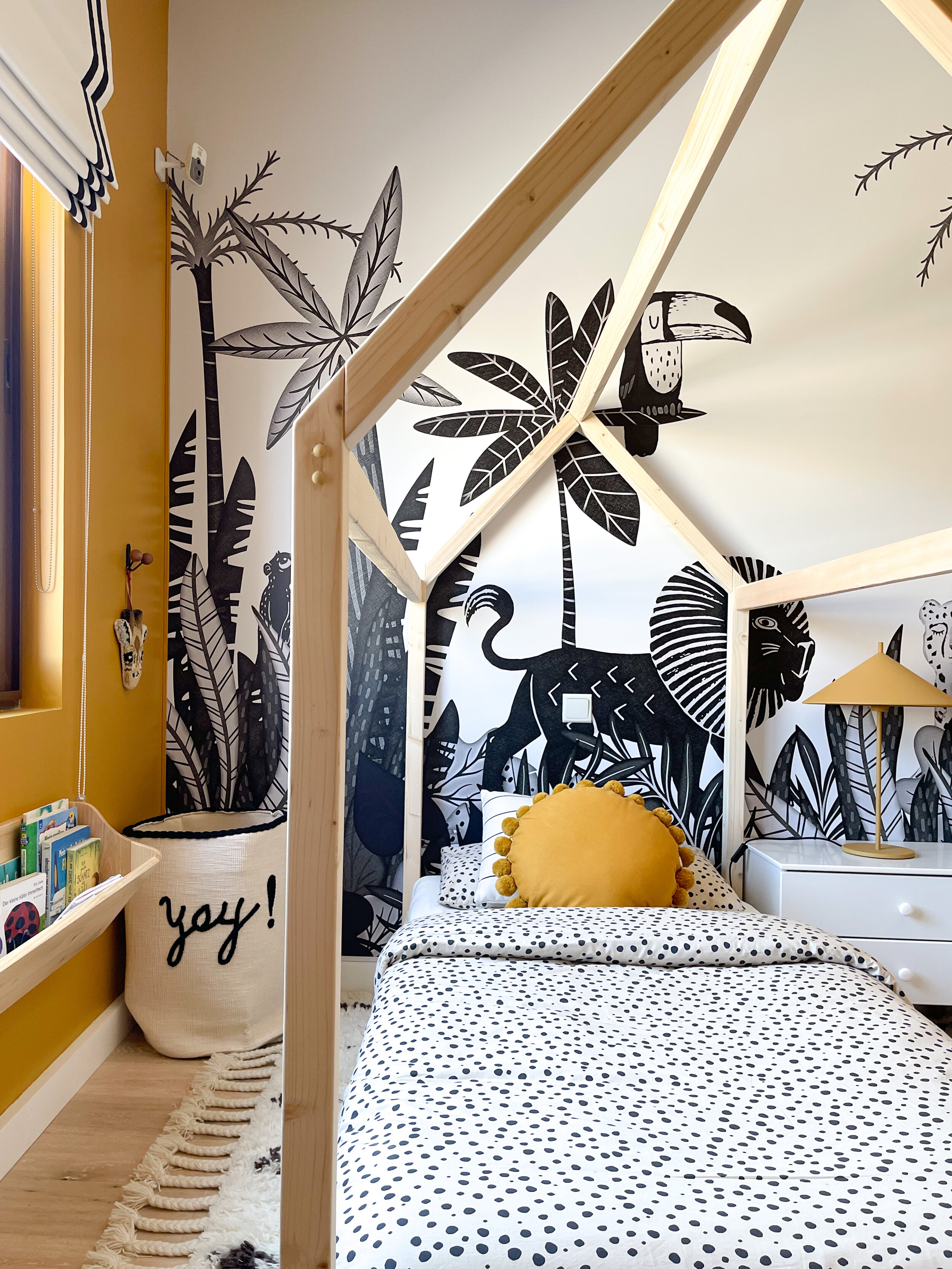 MONOCHROME JUNGLE