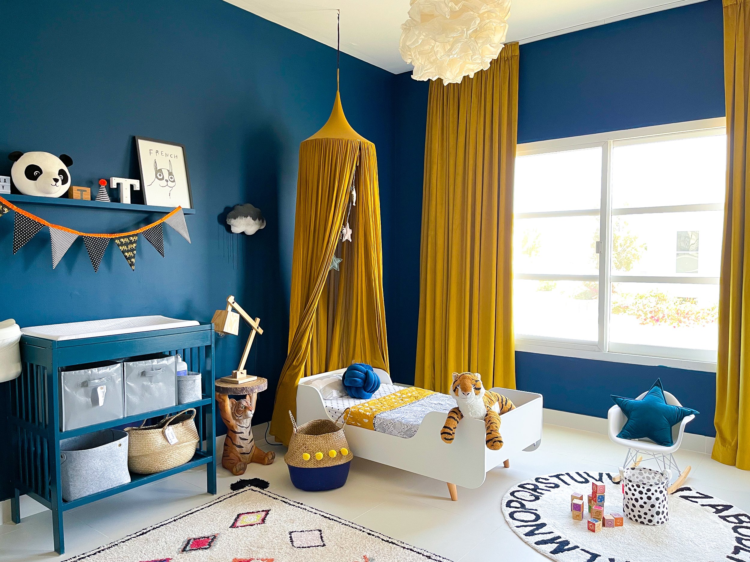 BLUE TIGER'S DEN