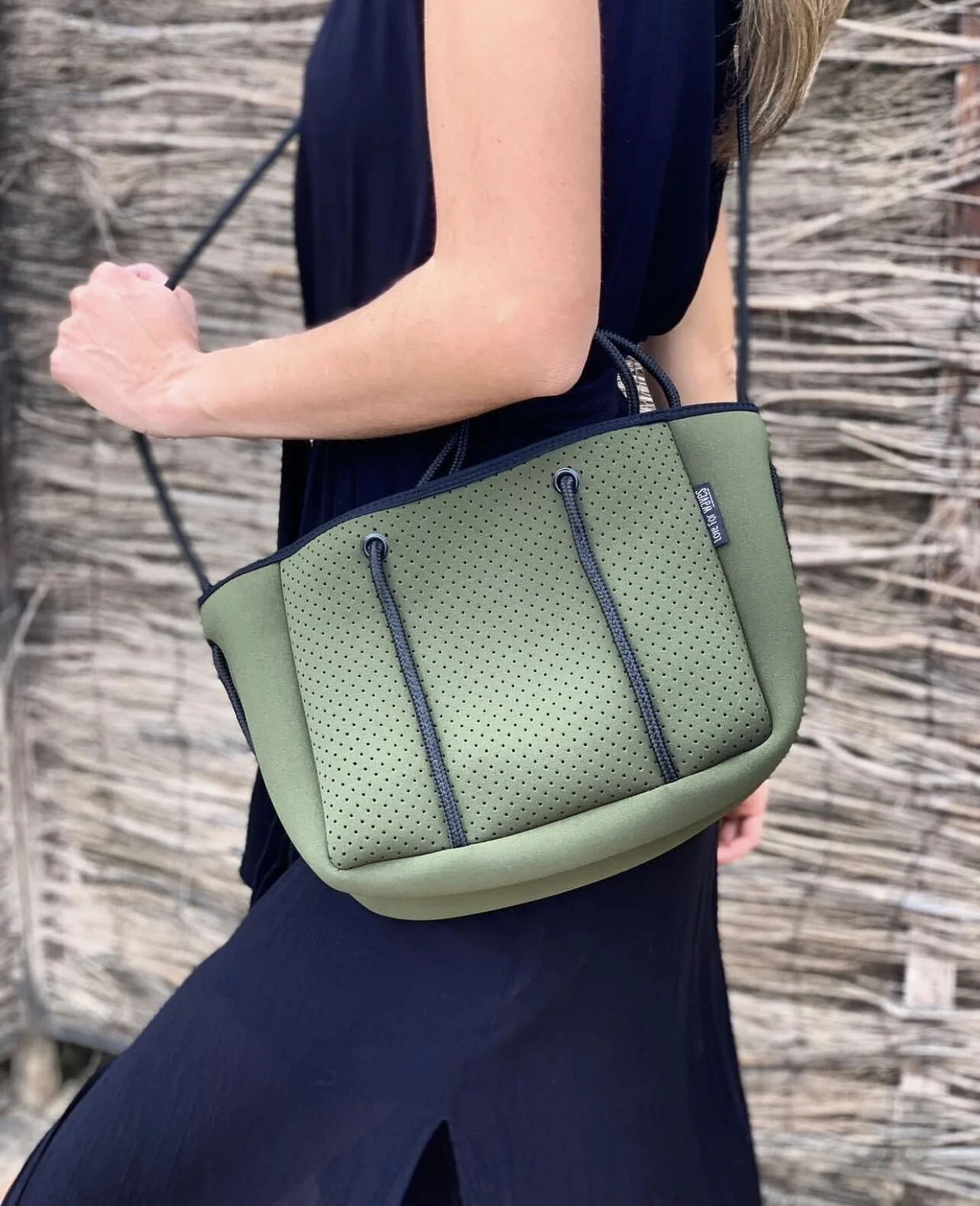 FCC76875-CA38-4DA3-8DF6-87BACF96AD97