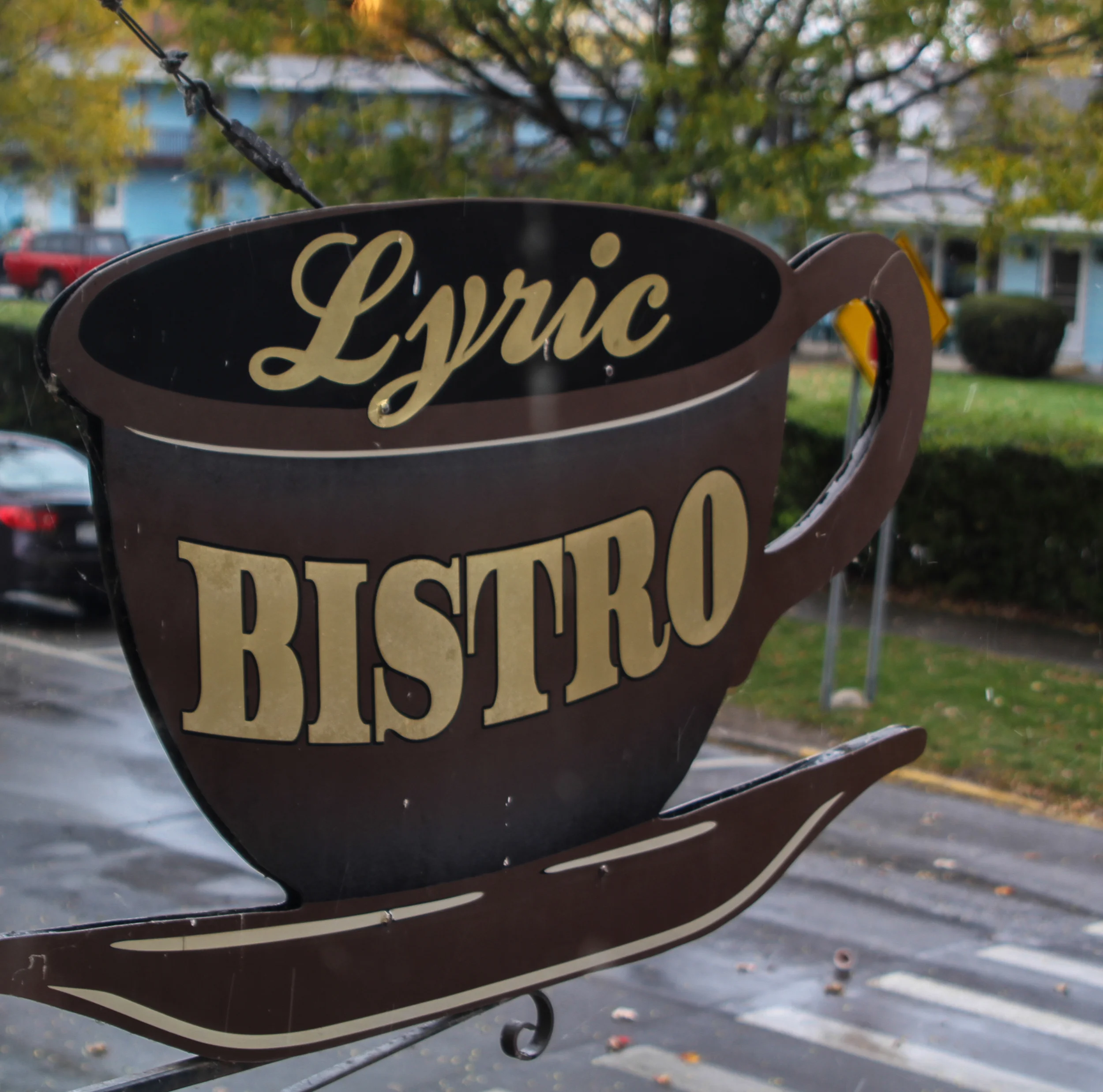 Lyric, betterArts Host Standing-Room-Only Poetry Reading, Open Mic