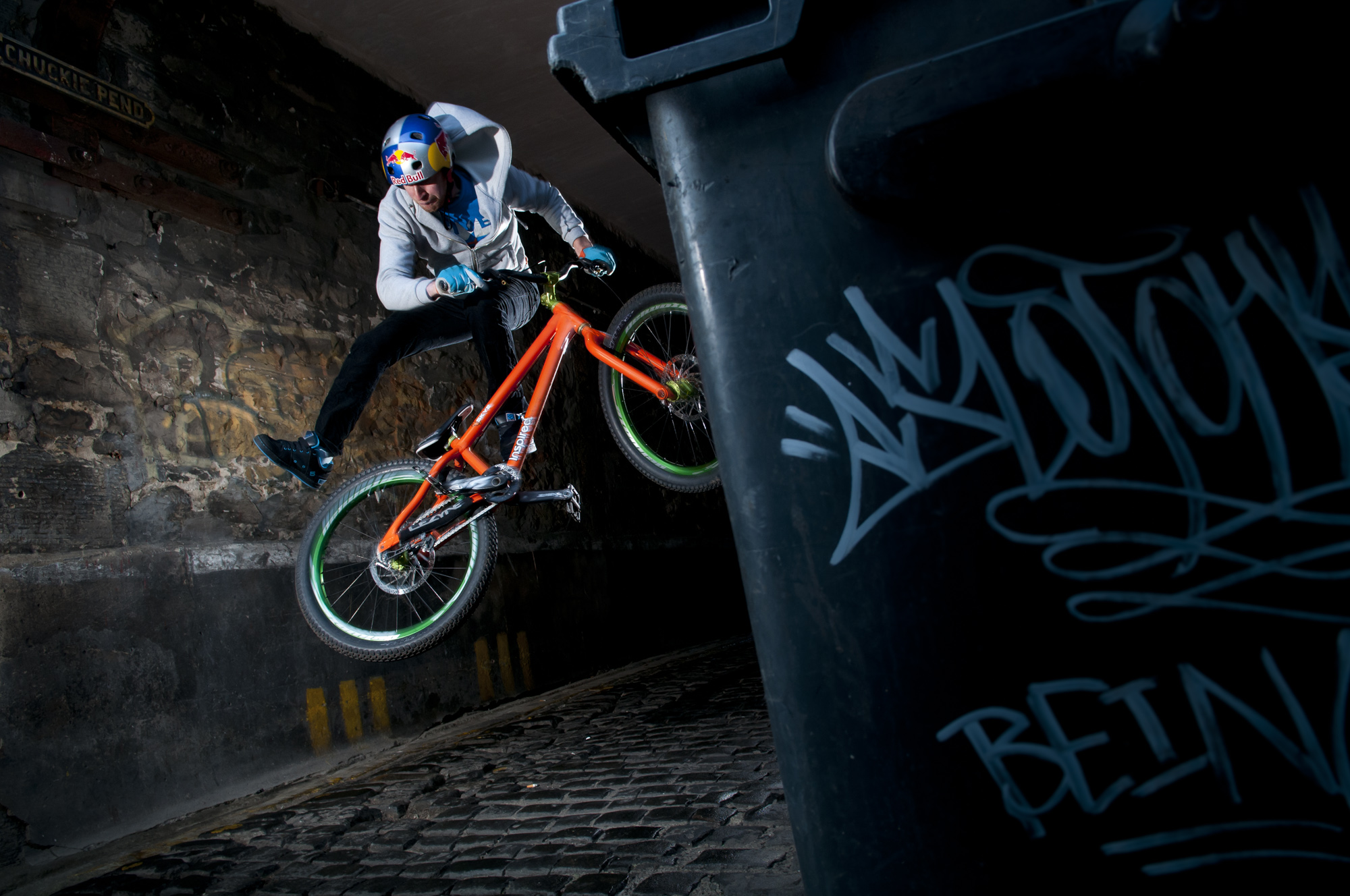 Danny MacAskill in Edinburgh / Lezyne