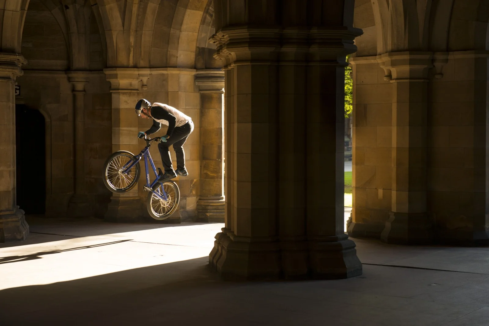 Danny MacAskill in Glasgow Uni / BBC