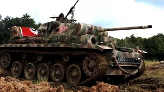 Trailer "Krieg im Frieden - War and Peace Show" N24 Reportage, 2012, 43 Min