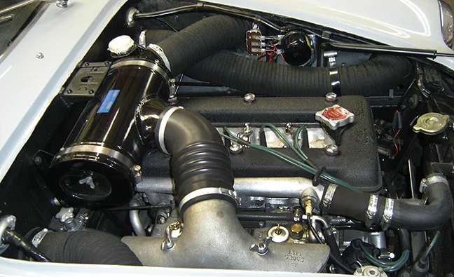 61-Alpha-Romeo-under-hood.jpg