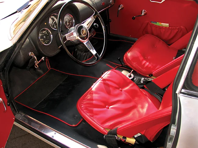 61-Alpha-Romeo-interior.jpg