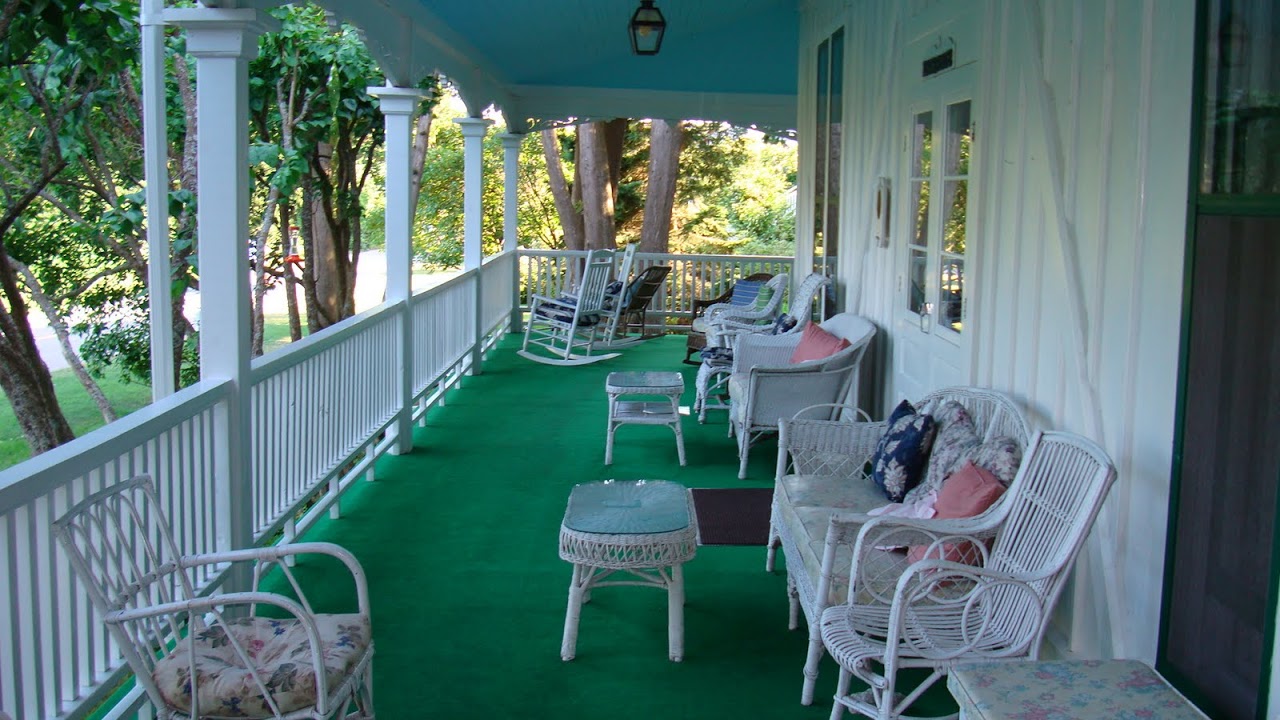 long porch.JPG