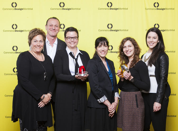 De gauche à droite: Anie Samson (Mairesse de l'arrondissement de Villeray-Saint-Michel-Parc-Extension), Jean Côté (Co-fondateur), Brigitte Boulanger (Co-fondatrice), Monika Marques (Designer cuisiniste), Patrizia Giacomini (Designer cuisiniste) et Annie Bednar (Designer cuisiniste)