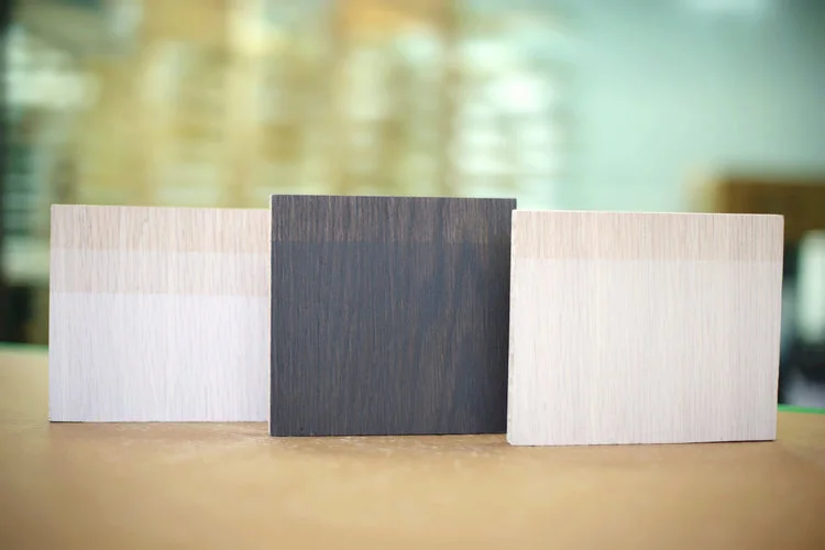 Games of transparency and opacity: the grain of wood is always highlighted!