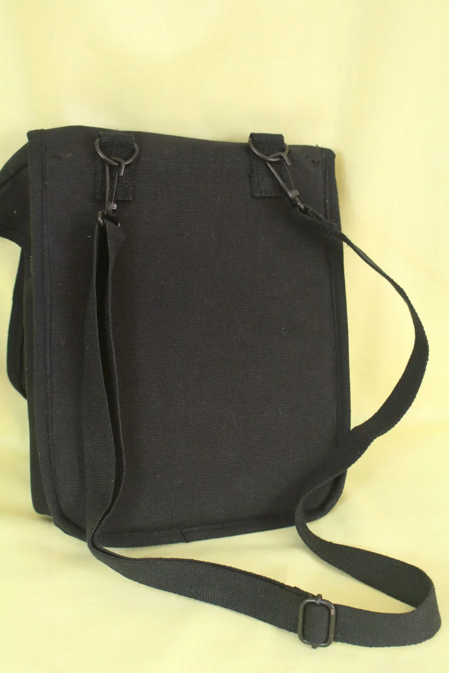 MapCaseBlack-back-web.jpg