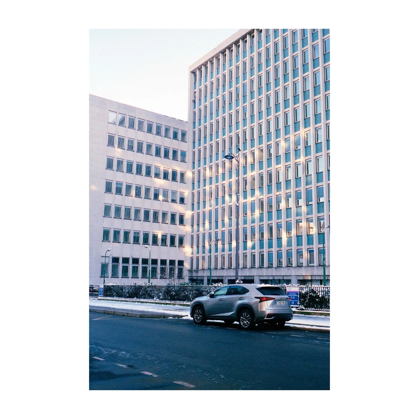 Sparkly concrete ✨
Paris, 2026
.
.
.
#lightreflections #parismaville #photooftheday #filmisnotdead #portra400