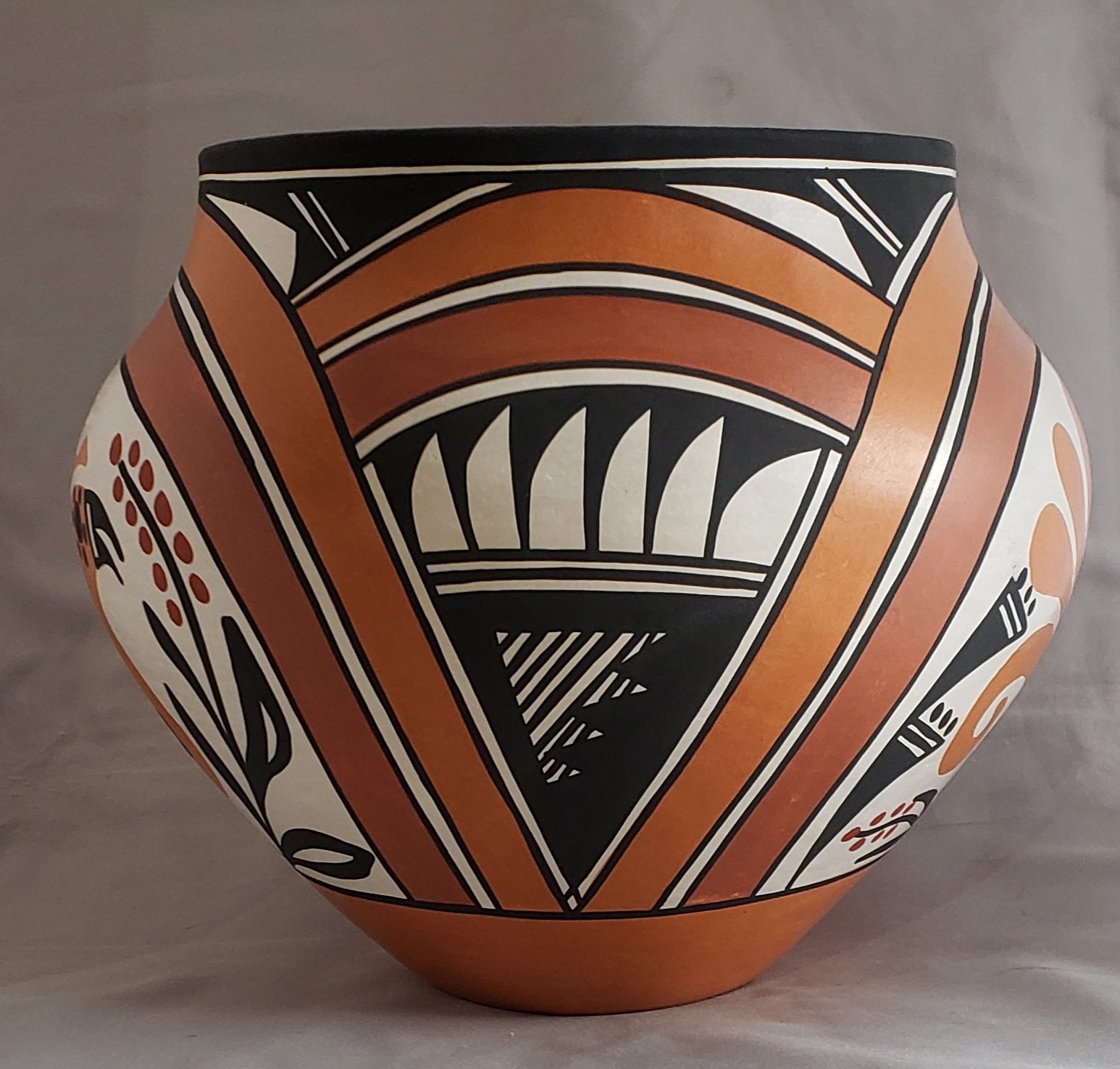 Acoma pot 3.jpg