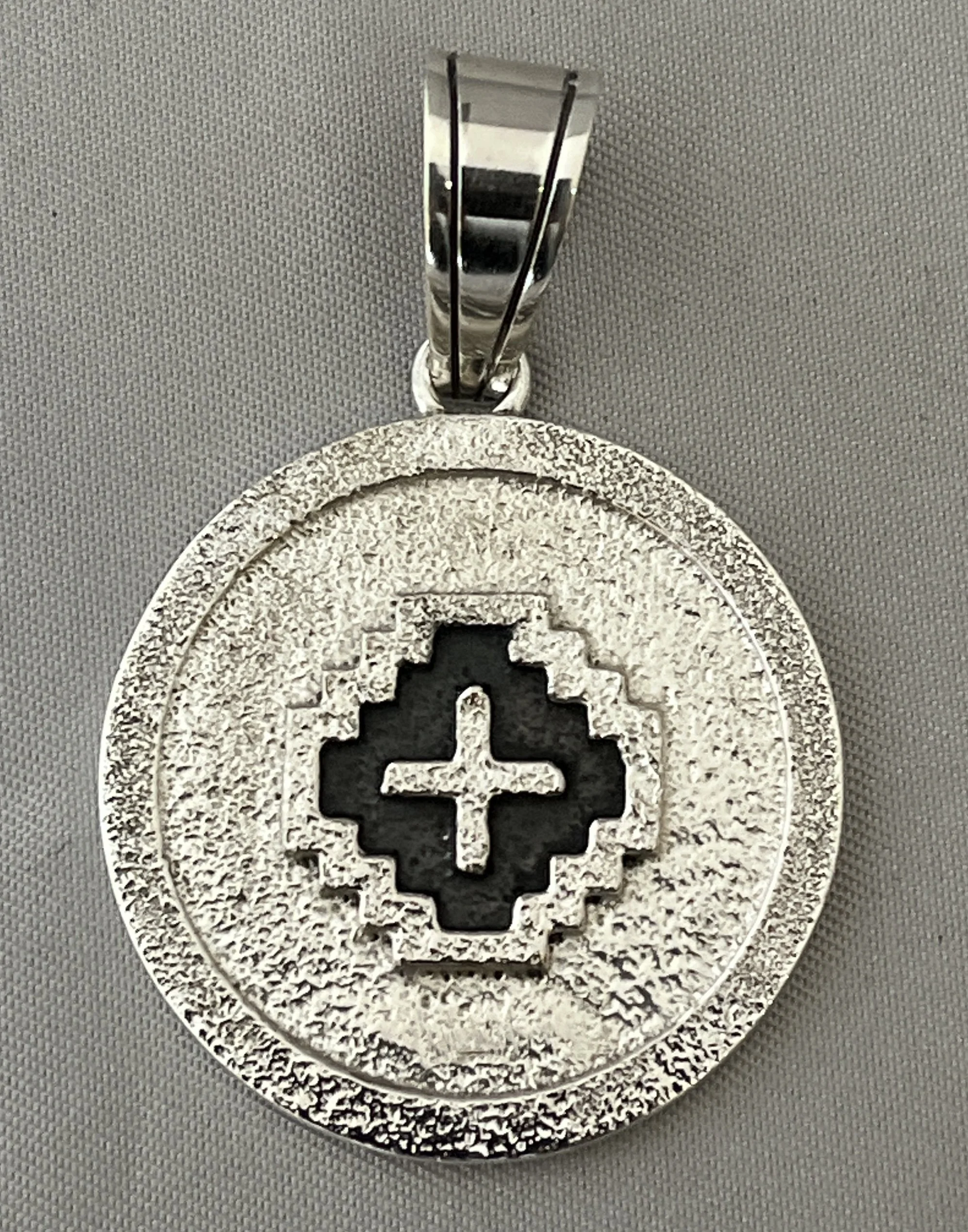 round pendant.jpg
