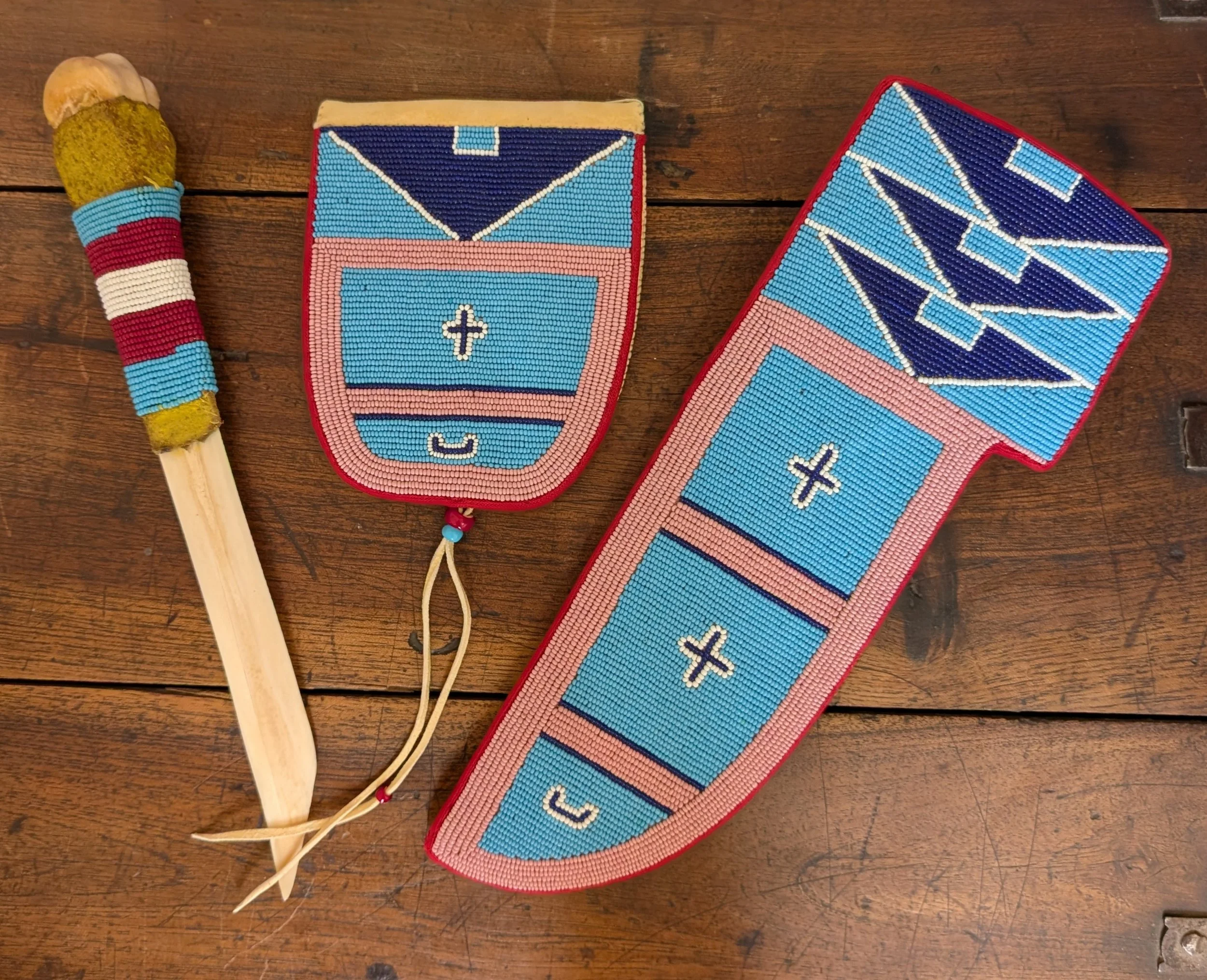 beaded knife.jpg