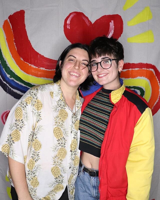 Can we talk about how y&rsquo;all match the gosh dang backdrop so perfectly!?
🌈 @hey_forry @taylormichl 🌈
Photo: @madypatty