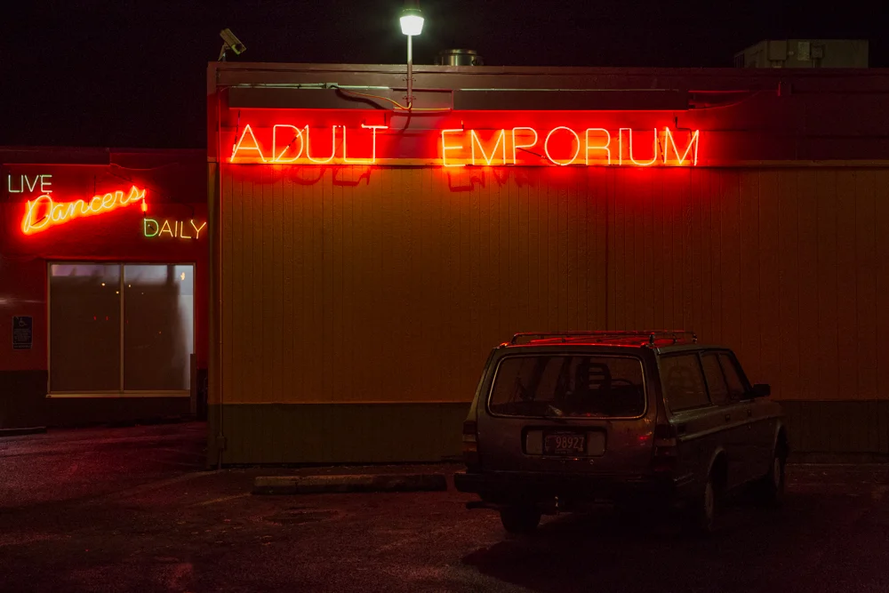 Live Dancers Daily ADULT EMPORIUM Portland, OR