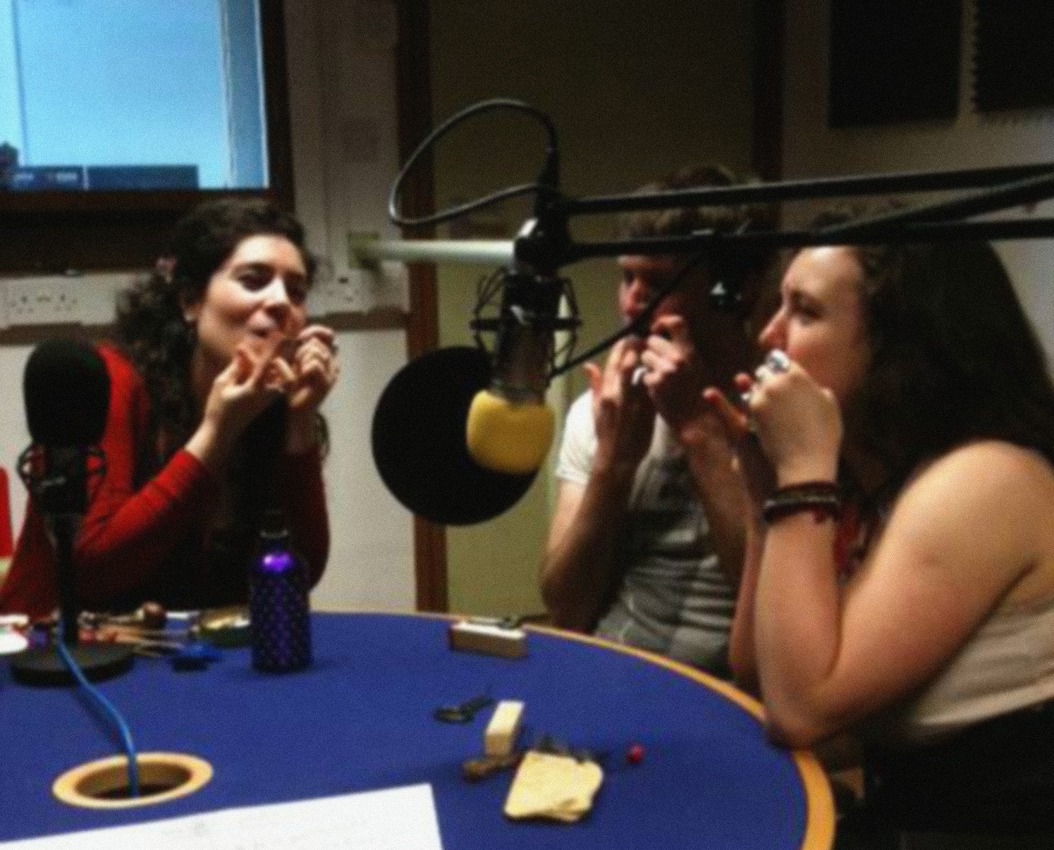 DEIRDRE MORGAN, EDDIE SMITH, & LUNA SILVA IN SOAS RADIO STUDIO. PHOTO: DJ RITU