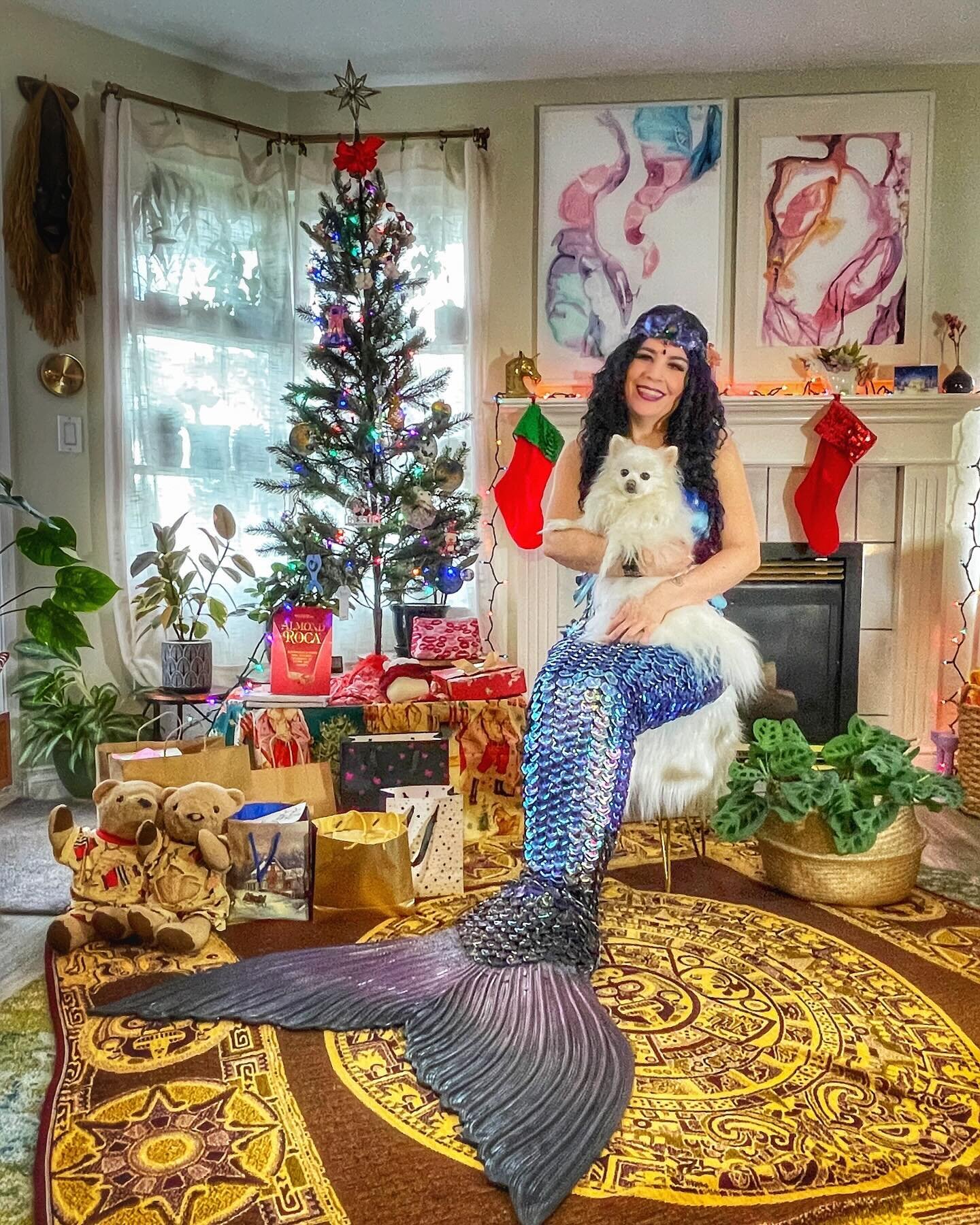 Merry Fishmas from your friendly neighbourhood cryptid&mdash;and their little dog, too! Wherever this finds you, I&rsquo;m grateful you&rsquo;re in my life. 

Photo and scene @nate.nainers
Styling and editing @drdeirdremorgan
Tail @finfolkproductions