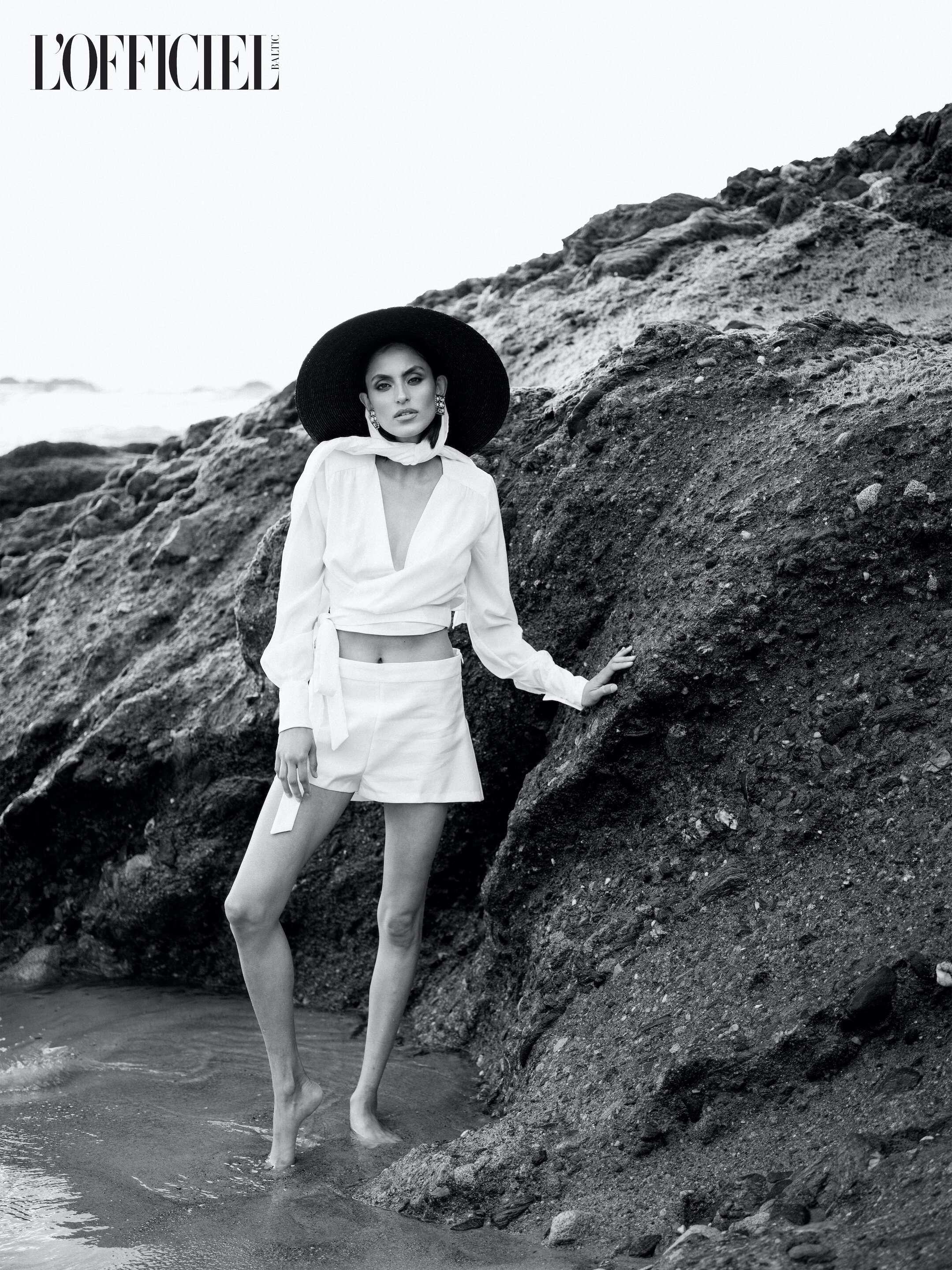 Aqua by Dali Ma on L'Officiel Baltics 10.jpeg