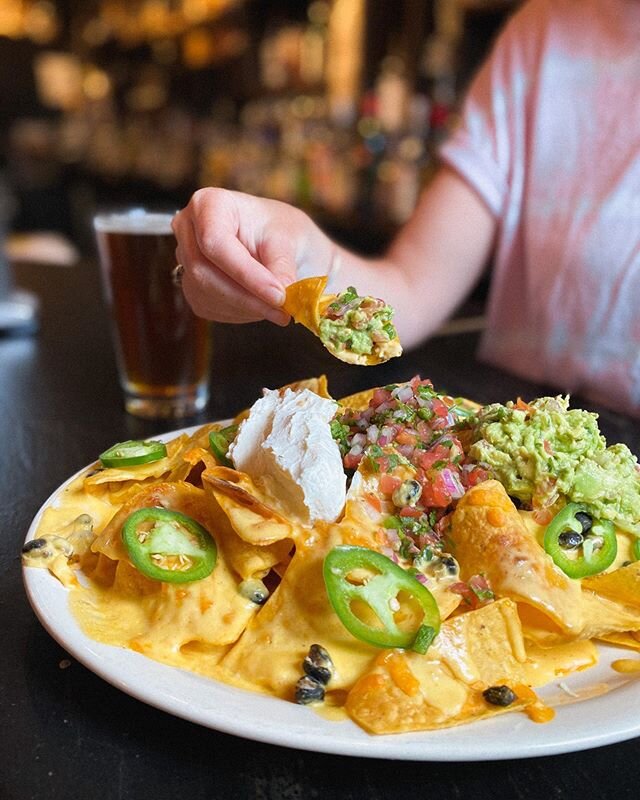 The nachos you&rsquo;ve been dreaming of...💭👀🔥 Back in action tonight! Order online and pickup at the door, 5-10 pm! {link in bio}
&bull;
&bull;
&bull;
#jerseycity #jcheights #jerseycityheights #nachos #goodeats #guac #craftcocktails #craftbeer #c