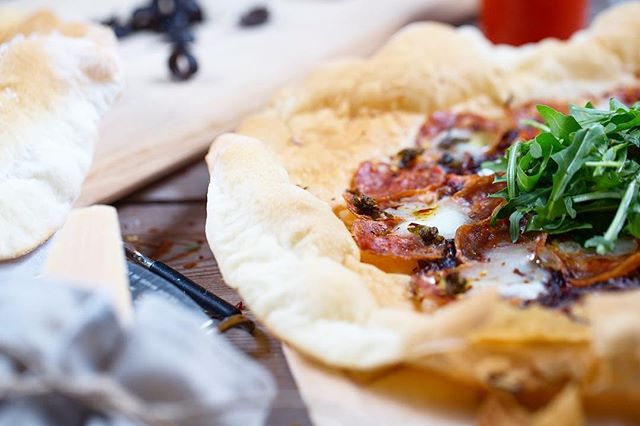 Who would mind to be the thinnest Pizzatarian?
#three3rds #wongchukhang #southsidehk #hk #hongkong #香港 #hkig #홍콩 #aberdeenhk #pizza#thincrust #foodstagram #topcitybites #hkfoodie #hkfood #foodgasm #foodlover #photooftheday #instagram