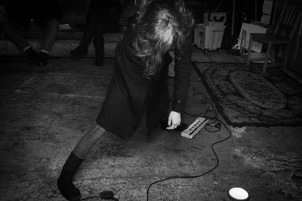 "Spidering into the Hole" Photo by Vitor Teixera