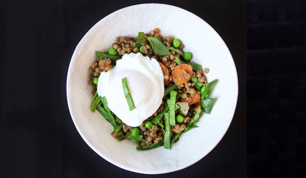 VEGGIE GRAIN BOWL WITH POACHED EGG