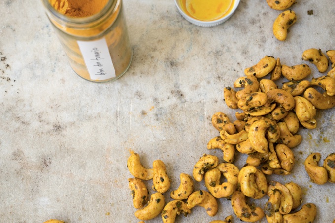 TURMERIC CASHEWS