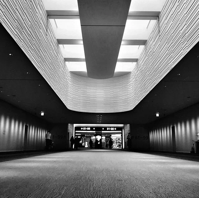 🛫.
.
.
.
.
.
#hkig #hkphotography #hkphotographer #departure #tokyo #japan #narita #naritaairport #travel #travelphotography #shotoniphone #blackandwhitephotography