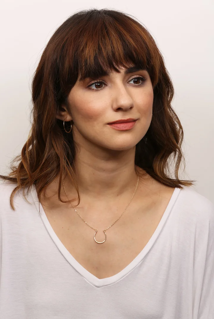 neck-horseshoe-g-m1.jpg