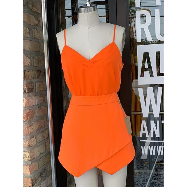 Tangerine dream... 🍊 [skort + top]
&bull;
Shop in-store &amp; online, DM, through text at 210-480-1807 or via email with Square invoice | 👁 #CouleurBlindéByAnthonyRyan #CouleurBlindé #FallFashion #ShopLocal #SanAntonio