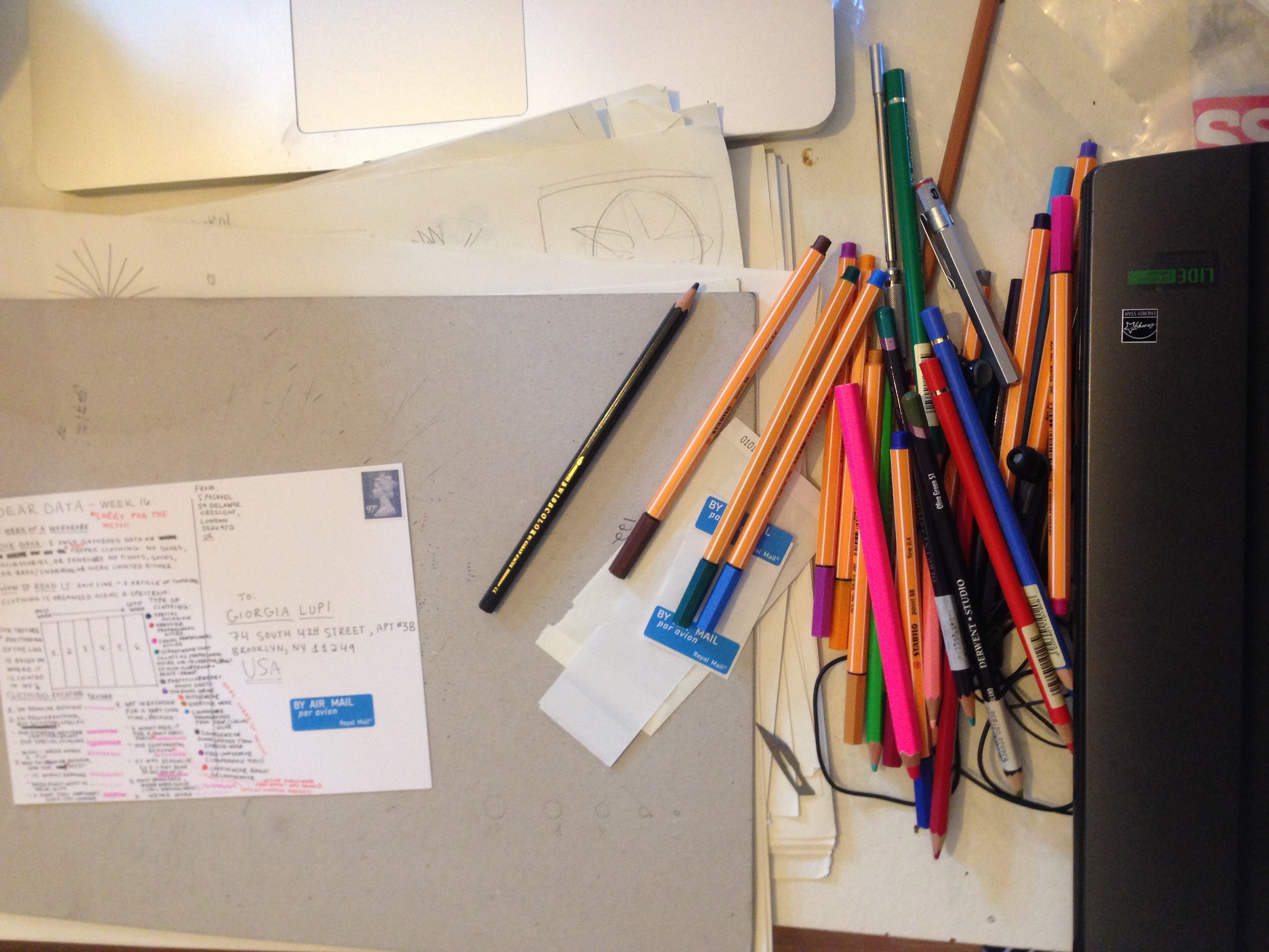 I have a feeling that the way I organise my work setup wouldn't sit well with Giorgia!