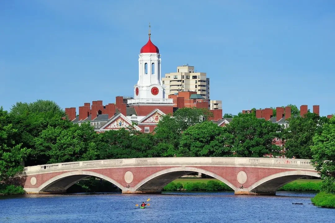 Harvard_bridge_river.jpg