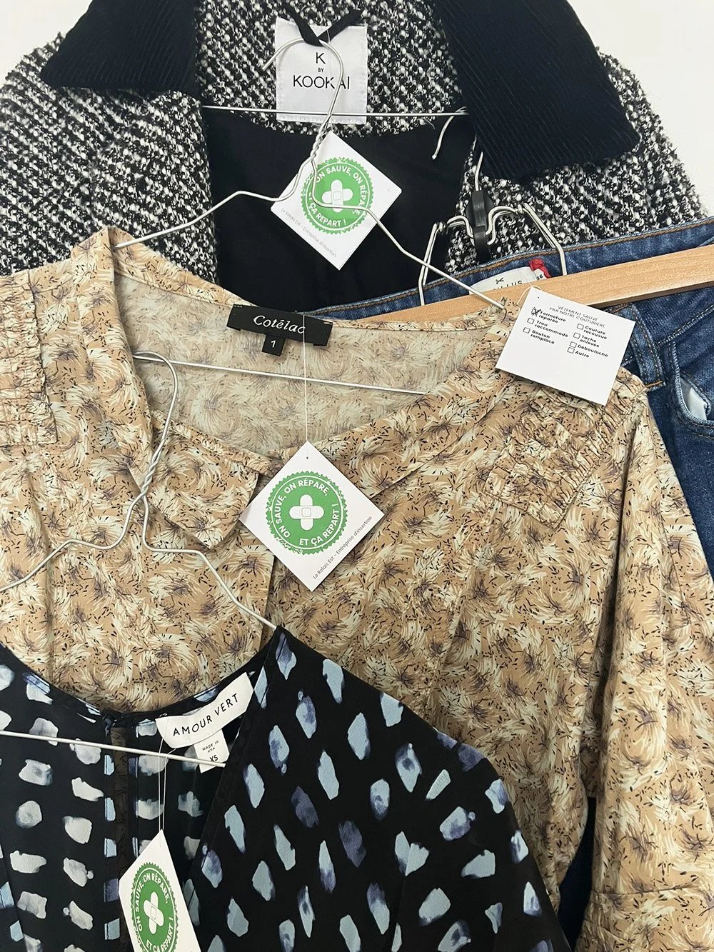 Vêtements avec étiquette.jpg