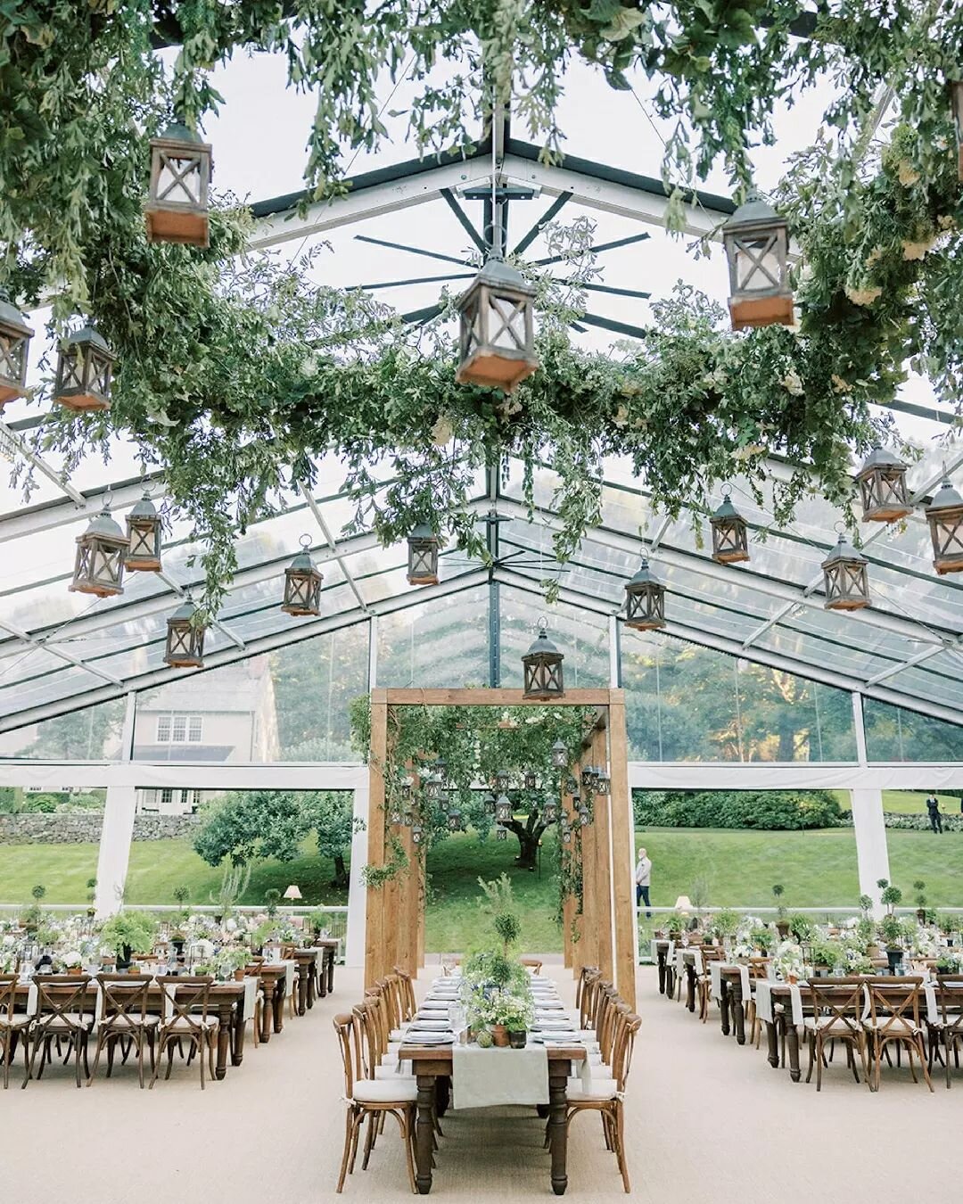 Aerial greens ✅&nbsp;Tabletop greens ✅&nbsp;Nature's greens ✅. The trifecta is complete!&nbsp;

​Planning + Creative Direction: @amandasavoryevents
​Designer and Production: @davidbeahm
​Venue: Private Estate
​Photography: @edward_winter for @readylu